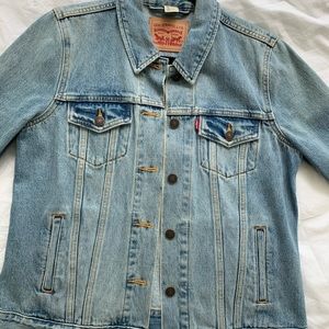 Levis Classic Jean Jacket, Light colour denim
